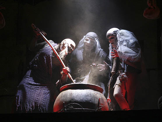 File:2008 Macbeth Folger theatre 2.jpg