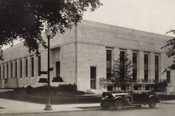 File:NW facade of Folger 1932 with Packard.jpg
