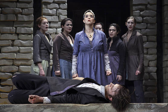 File:2010 Orestes A Tragic Romp Folger Theatre 2.jpg