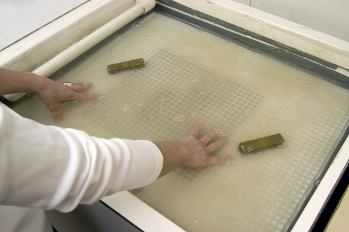 A conservator evenly distributes the slurry over the leafcasting area