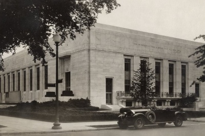 NW facade of Folger 1932 with Packard.jpg